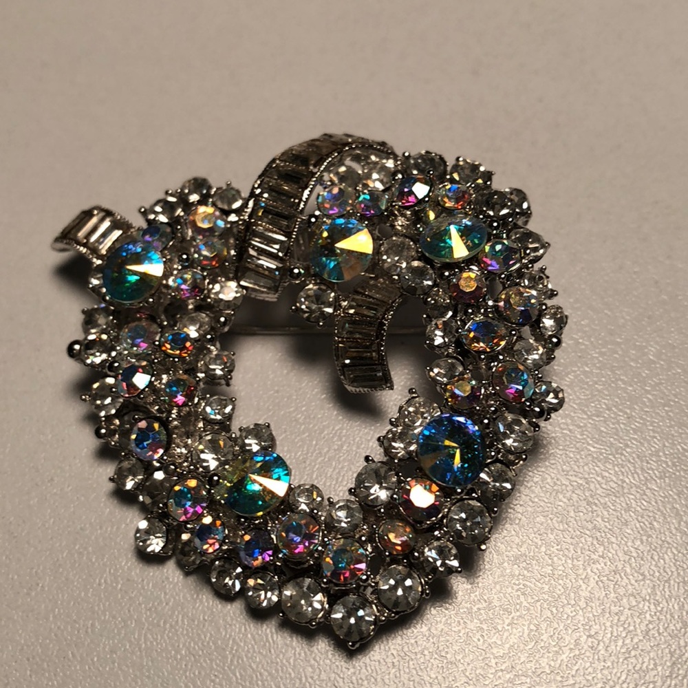 Heart ❤️ shaped rhinestone pin